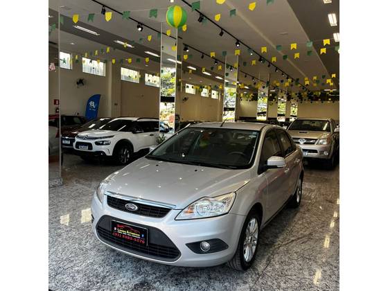 FORD FOCUS 2.0 GLX SEDAN 16V FLEX 4P MANUAL FORD FOCUS 2.0 GLX SEDAN 16V FLEX 4P MANUAL